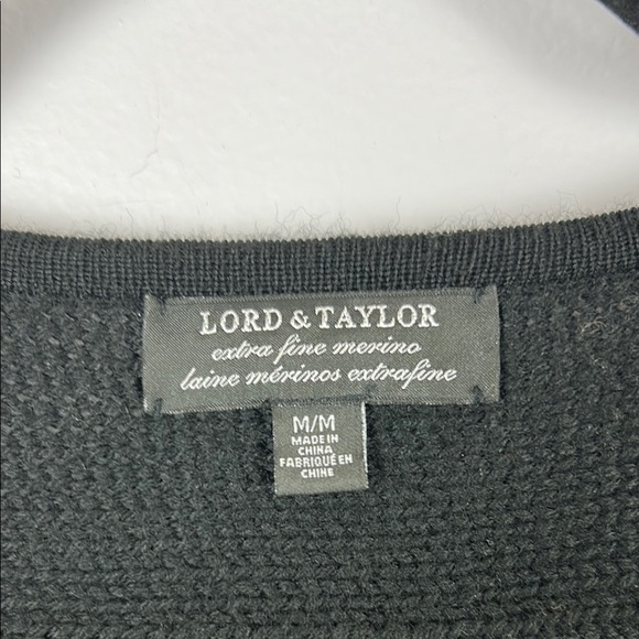 Lord & Taylor Black Extra Fine Merino Wool Sweater Size Medium - Picture 3 of 9